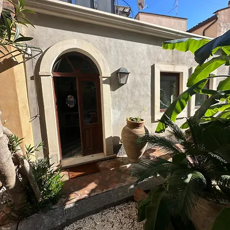 Giardino Crociferi 30 *