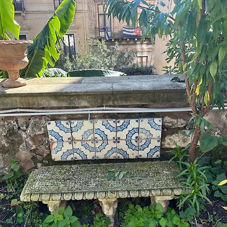 Giardino Crociferi 30 *